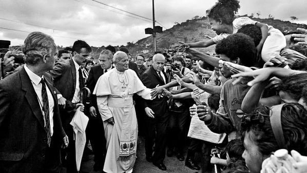 O então pontífice e hoje santo da Igreja Católica celebrou duas missas em Vitória, em outubro de 1991; veja curiosidades dos bastidores que envolveram a passagem do pontífice por terras capixabas