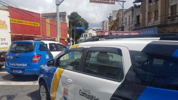 PM e Guarda de Vitória fazem operação na Vila Rubim