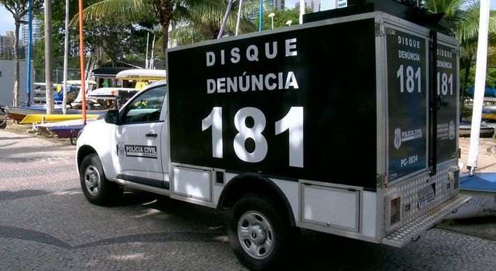 Segundo o Corpo de Bombeiros, acionado para atender a ocorrência, o corpo estava em avançado estado de decomposição dentro de uma caixa de manutenção