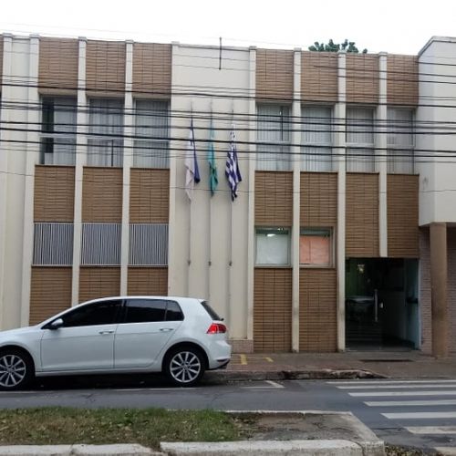De acordo com o prefeito, o paciente é do sexo masculino, e tem 53 anos. O homem está internado em um hospital da rede particular do município