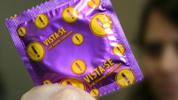 Entre essas infecções, o HIV e a sífilis se destacam com números crescentes, especialmente entre jovens. A Aids ainda é responsável por milhares de mortes a cada ano, embora o país tenha alcançado avanços importantes no controle da condição