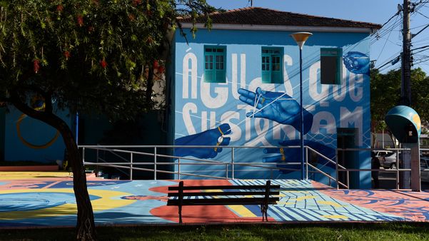 - Projeto Cidade Quintal pinta casas, escola e comércios na Ilha das Caieiras  por Vitor Jubini