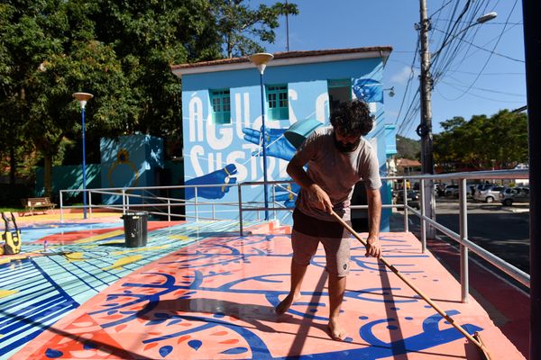 - Projeto Cidade Quintal pinta casas, escola e comércios na Ilha das Caieiras  por Vitor Jubini