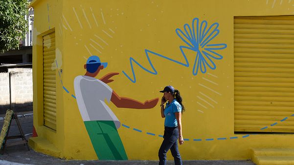  Projeto Cidade Quintal pinta casas, escola e comércios na Ilha das Caieiras  por  Vitor Jubini 