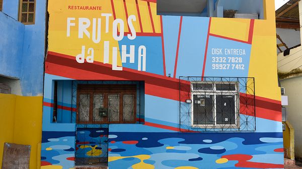  Projeto Cidade Quintal pinta casas, escola e comércios na Ilha das Caieiras  por  Vitor Jubini 