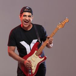 Durval Lelys, cantor de axé