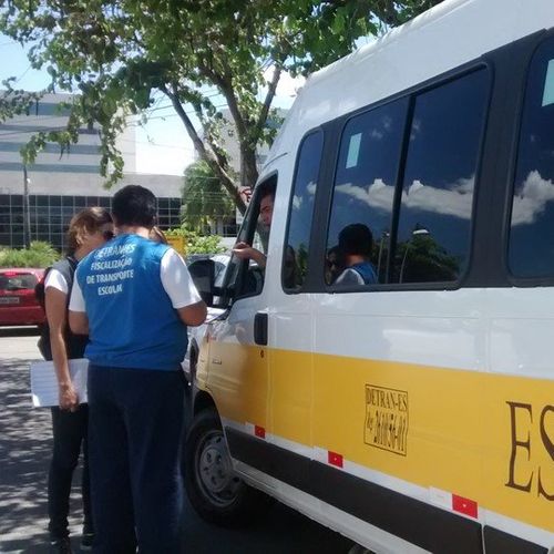 Entenda como irá funcionar o transporte escolar, após quase sete meses sem aulas presenciais no Espírito Santo. Uma das regras é que os veículos são obrigados a circular com metade da capacidade máxima