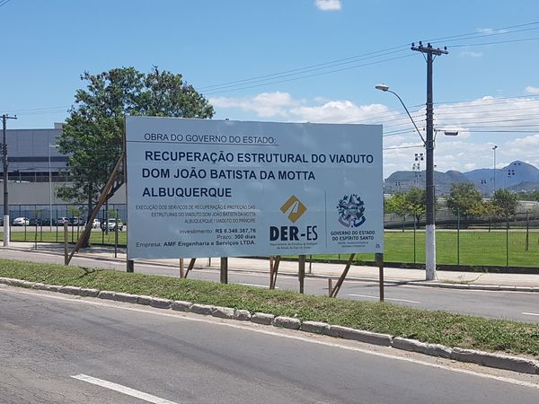 Placa mostra informações sobre obras de manutenção na Segunda Ponte. Crédito: José Carlos Schaeffer