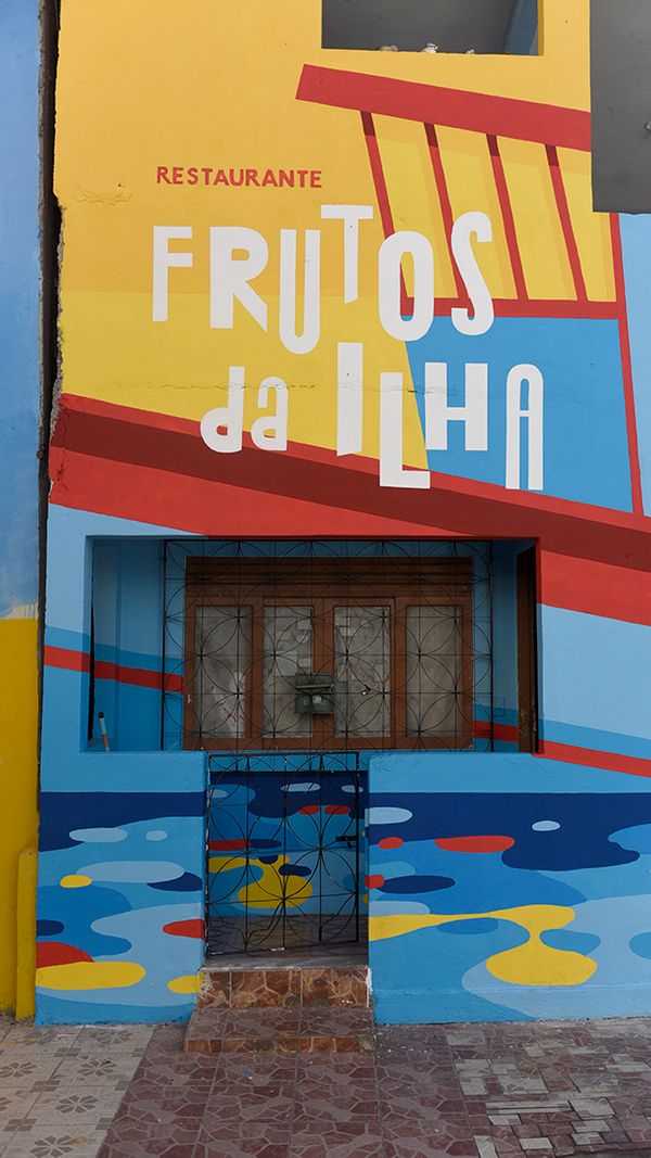 Projeto Cidade Quintal pinta casas, escola e comércios na Ilha das Caieiras  por Vitor Jubini