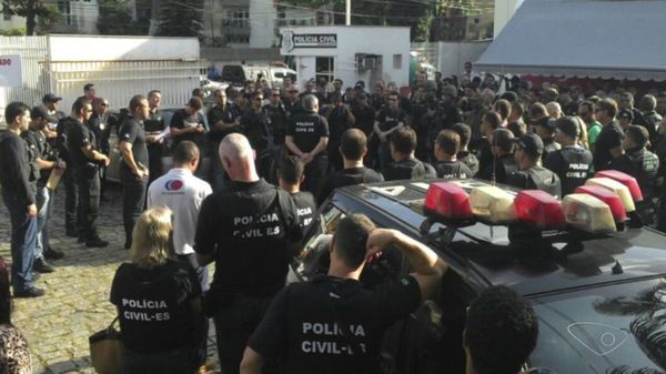 Policiais civis se preparam para fazer operação para recuperar carros roubados no ES. Crédito: G1