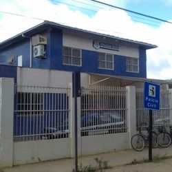 Segundo a PM, vítima teria dado um tapa no suspeito antes de ser atacada; agressor foi preso em flagrante