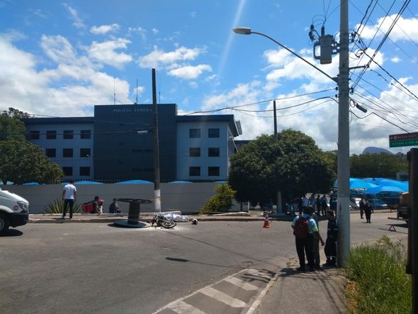 Bonina cai de carreta, atinge e mata motocilista em Vila Velha por Elis Carvalho
