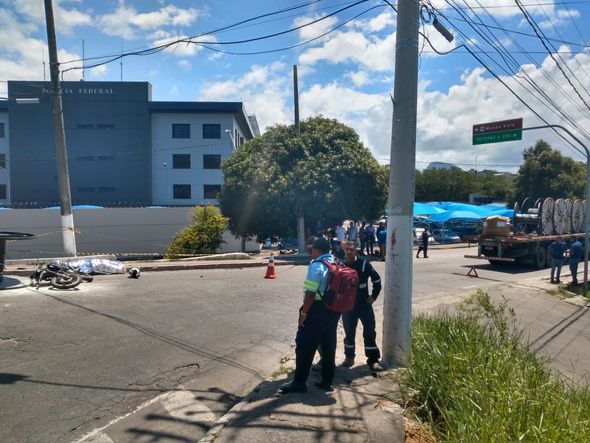 Bonina cai de carreta, atinge e mata motocilista em Vila Velha por Elis Carvalho