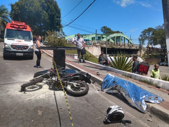 Bonina cai de carreta, atinge e mata motocilista em Vila Velha por Elis Carvalho