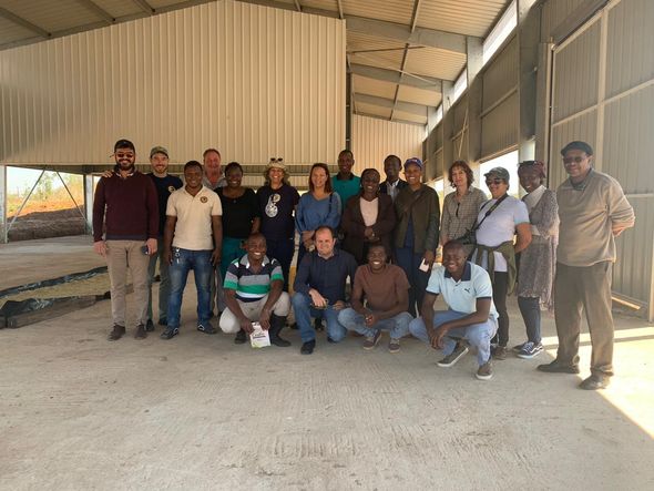 Capixabas levam cultura do café para Moçambique, na África por Fábio Partelli