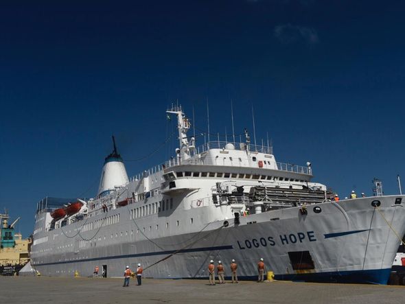 Navio Logos Hope atraca em Vitória por Vitor Jubini
