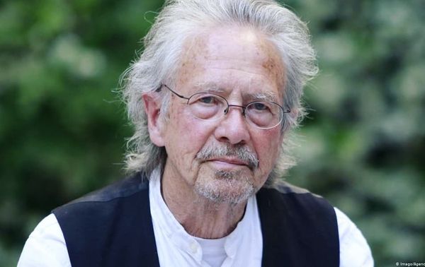 O escritor Peter Handke. Crédito: Reprodução/Instagram @snezada