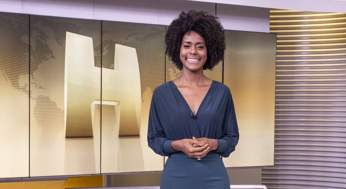 A partir de 21 de novembro, a jornalista assume o comando do Fantástico ao lado de Poliana Abritta. Maju assume o lugar de Tadeu Schmidt