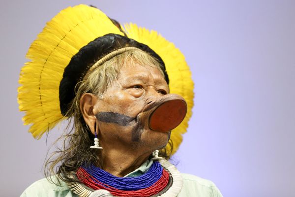 Cacique Raoni Metuktire durante cerimônia de entrega da Medalha de Honra ao Mérito Indigenista, em 2017. Crédito: Marcelo Camargo/Agência Brasil
