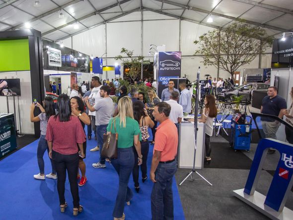 Feira automotiva Autotech em Vitória por Jefferson Rocio