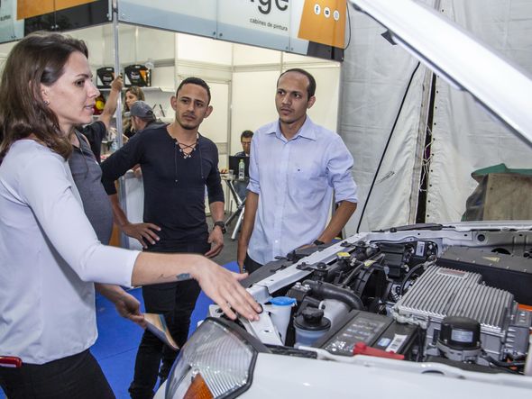 Feira automotiva Autotech em Vitória por Jefferson Rocio