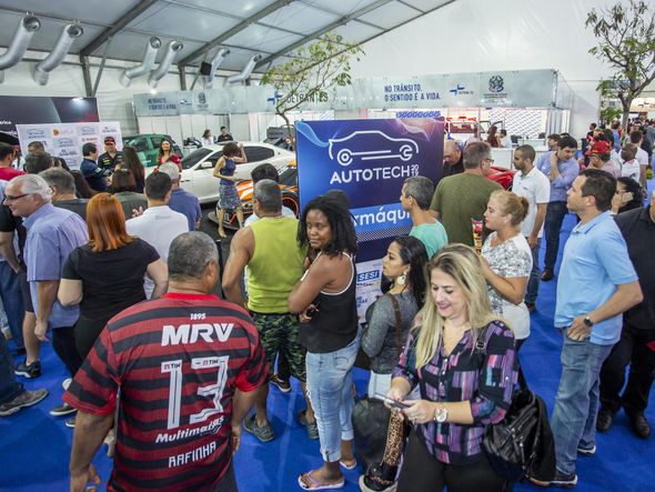 Feira automotiva Autotech em Vitória por Jefferson Rocio