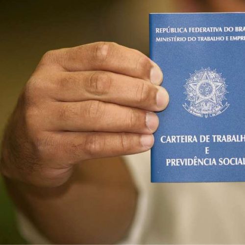 Com agências de emprego fechadas, trabalhador pode solicitar o benefício pela internet ou por aplicativo; pedidos devem ser feitos de 7 a 120 dias após a demissão