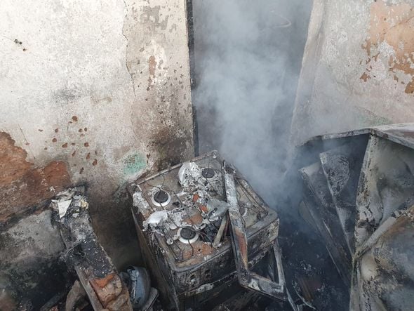 Casa pega fogo em Castelo por Corpo de Bombeiros