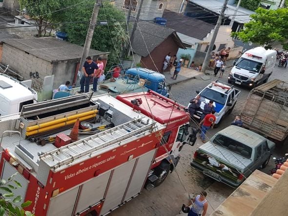 Casa pega fogo em Castelo por Internauta