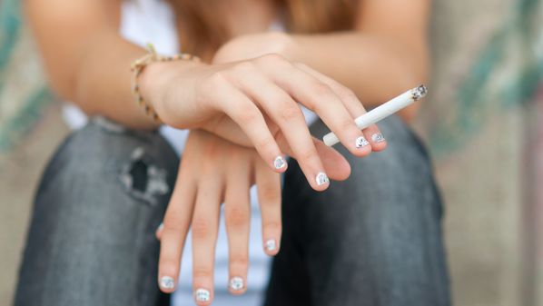 Segundo a OMS, mais de 8 milhões de pessoas morrem no mundo por causa do tabagismo, sendo que 1 milhão são fumantes passivos