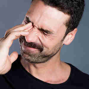 Imagem - Coceira nos olhos: hábito pode causar doença na córnea e prejudicar a visão