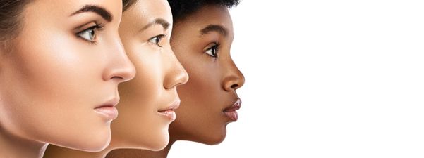 Mulheres com etnias diferentes: branca, asiática e negra