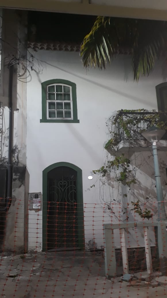 Segundo moradores da Escada Acyr Guimarães, há mais de 10 anos ninguém habita este imóvel. Crédito: Divulgação