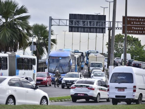 Efeito Logos Hope: vias congestionadas na Grande Vitória por Fernando Madeira