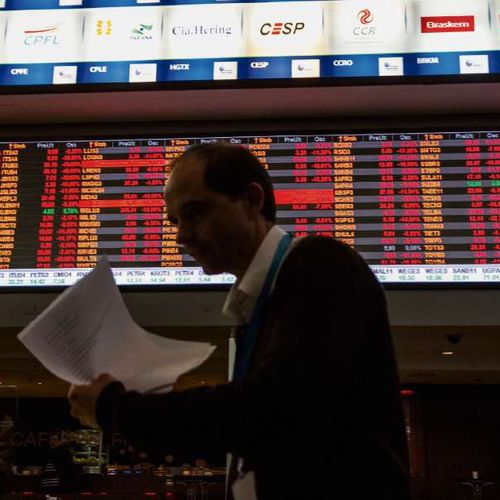 Bolsas do mundo inteiro derreteram nesta quarta-feira (28). No Ibovespa, nenhuma empresa conseguiu fechar o dia com ações em alta. Especialistas listam três motivos externos e internos que acenderam a luz de alerta