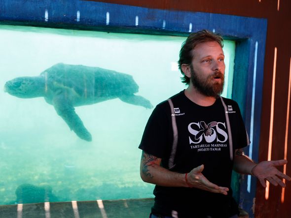 Eduardo Muhlen, pesquisador do Projeto Tamar de Regência  por Edson Chagas