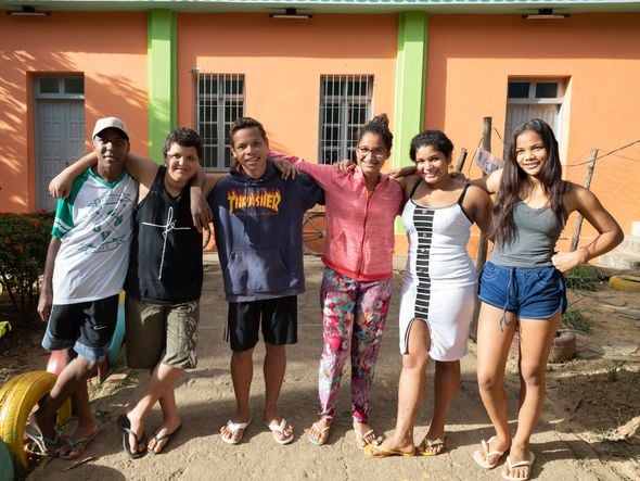 Jovens integrantes do grupo Unidos Ortiz que se uniu para reformar a escola do distrito Maria Ortiz, onde moram - Colatina - ES  por Edson Chagas