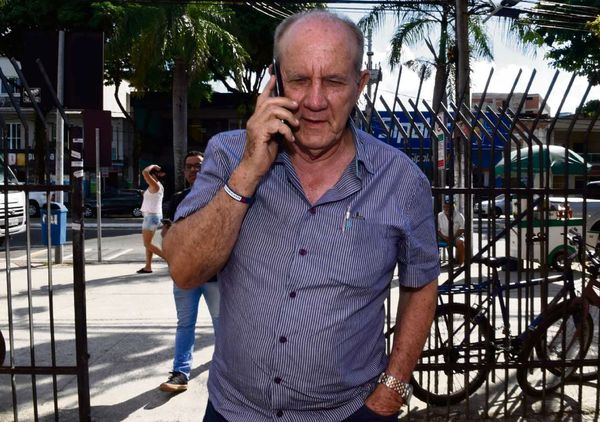 Luiz Durão, ex-deputado estadual, acusado de estupro a adolescente, saindo do Fórum, em Serra Sede, após audiência em maio de 2019