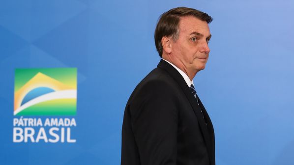 Em outro trecho, Bolsonaro afirmou ter em mãos as 'armas da democracia'