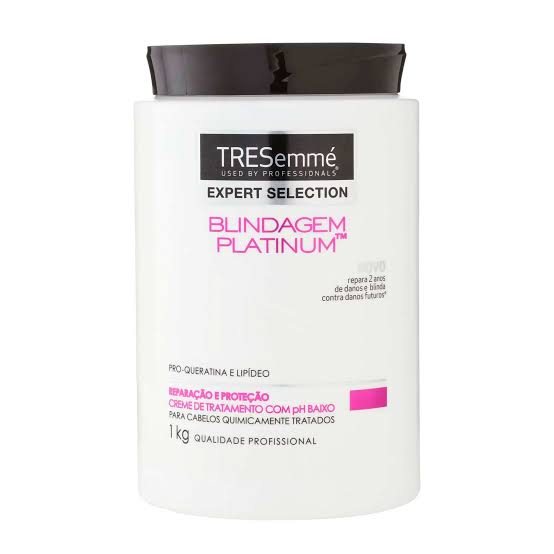O creme de tratamento TRESemmé Blindagem Platinum repara os cabelos quimicamente danificados e dá extra proteção aos fios. por Divulgação