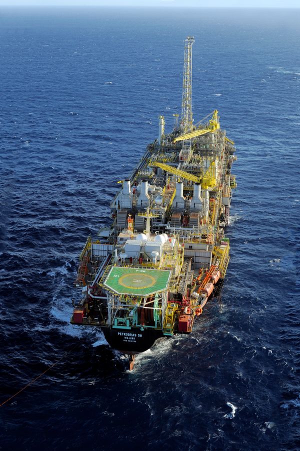 P-58: plataforma de petróleo opera no litoral Sul capixaba