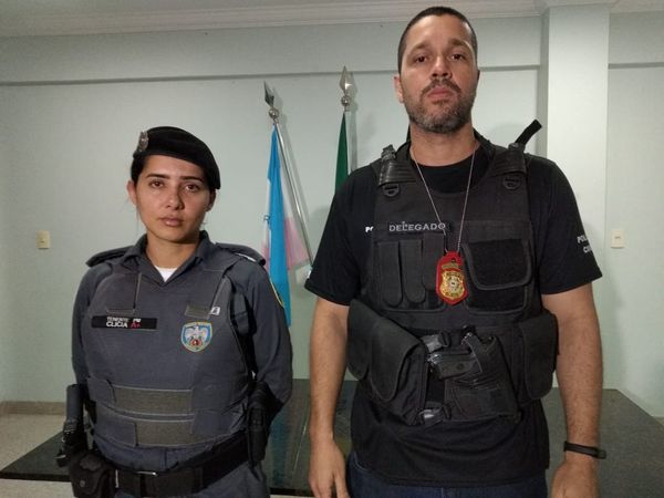 Tenente Clícia, da Polícia Militar, e o delegado Marcelo Santiago, da Polícia Civil de Guarapari. Crédito: Esthefany Mesquita