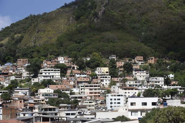 Vista do Morro do Macaco: famílias ainda vivem em áreas de risco