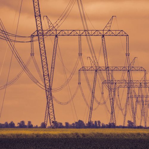 Conta de luz vai subir 3,9% após Aneel aprovar reajuste para transmissoras