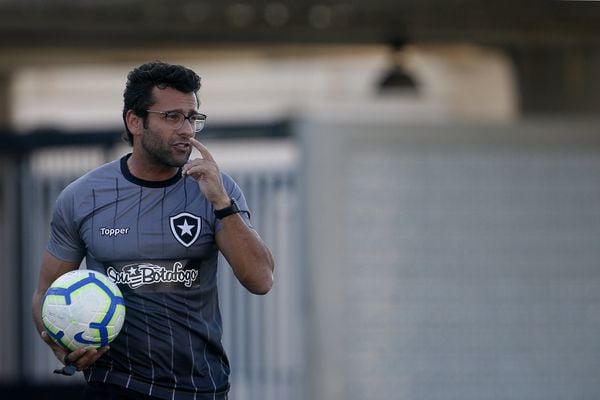 Mal começou o ano e Alberto Valentim já foi demitido do Botafogo. Crédito: Vitor Silva/Botafogo