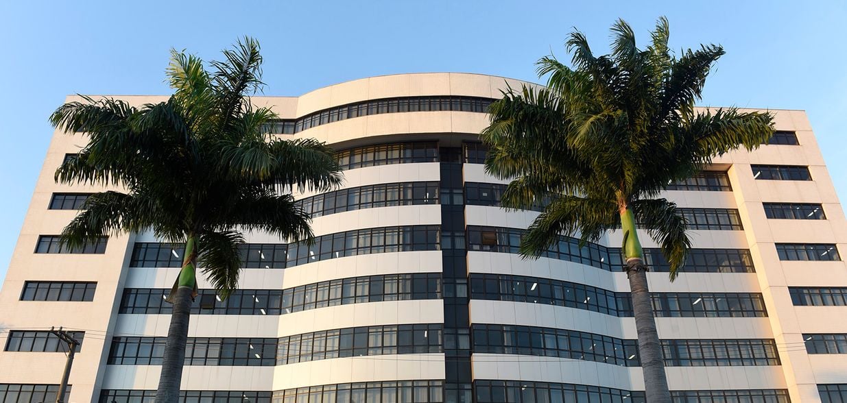 Investigações da Polícia Federal teriam apontado que o grupo operava uma verdadeira "fábrica" de identidades inexistentes, rombo é de mais de R$ 4,5 milhões