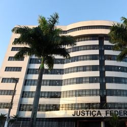 Investigações da Polícia Federal teriam apontado que o grupo operava uma verdadeira "fábrica" de identidades inexistentes, rombo é de mais de R$ 4,5 milhões