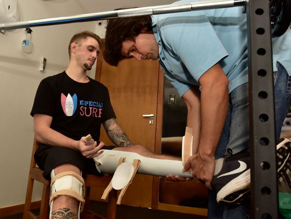 Caio Rodriguez tem o apoio do fisioterapeuta Fernando Marcarini nas sessões de fisioterapia por Fernando Madeira