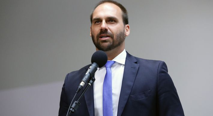 Eduardo Bolsonaro foi intimado na condição de testemunha e é o segundo filho do presidente a prestar depoimento no inquérito