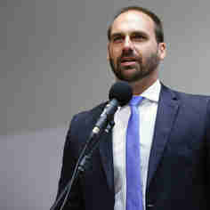 Imagem - Depois de Jair e Flávio, Twitter deleta postagem de Eduardo Bolsonaro